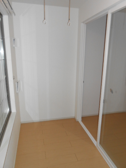 バルコニー　サンルーム（２．６畳・照明設備あり）完備