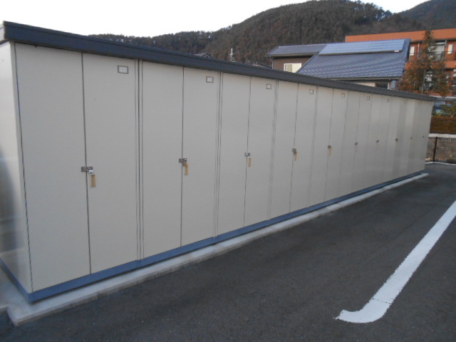 その他設備　各戸個別の屋外物置完備（冬用タイヤ等収納可能）