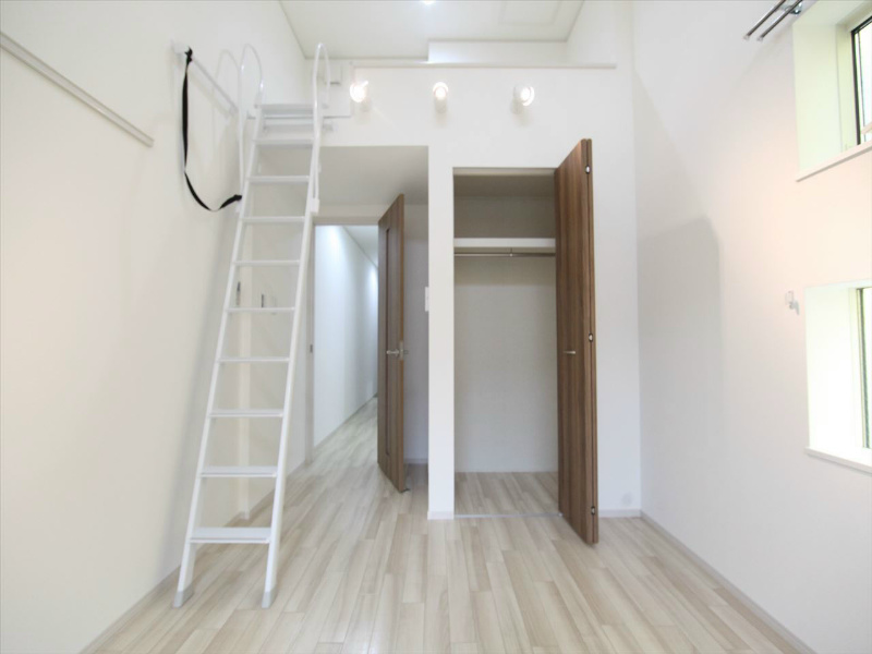 居室・リビング　洋室6帖　クローゼット（収納充実）ロフト1.5帖