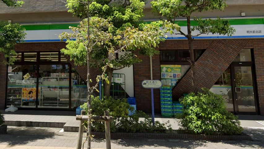 コンビニ　ファミリーマート 明大前北店（コンビニ）まで446m