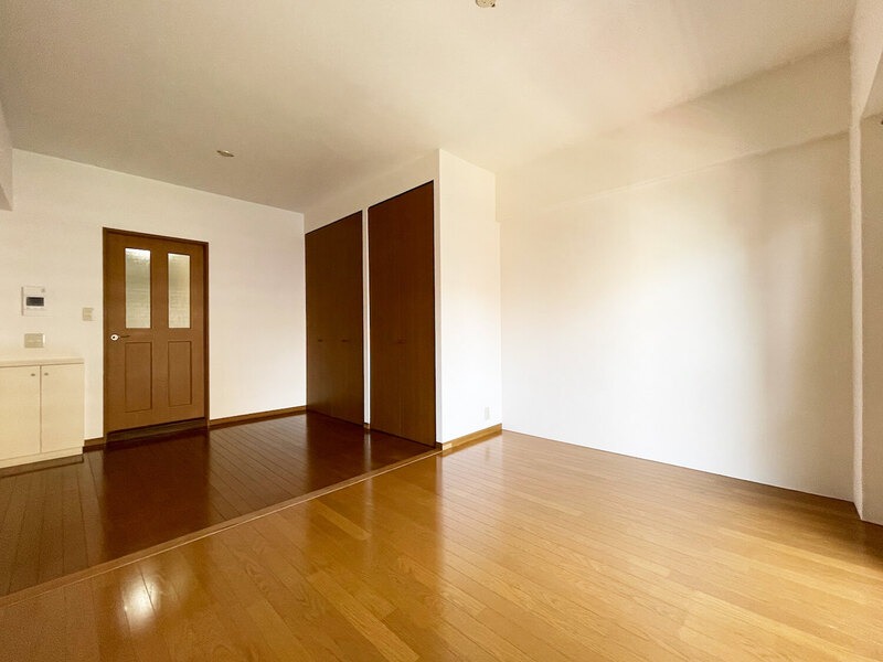 居室・リビング　広々した洋室