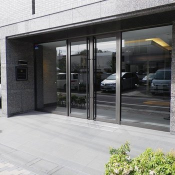 エントランス　ルーブル大鳥居