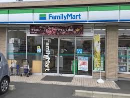 コンビニ　ファミリーマート シーガルドーム前店（コンビニ）まで558m