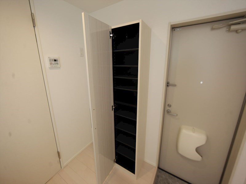 玄関　玄関　シューズボックス付（収納充実してます）イメージ写真