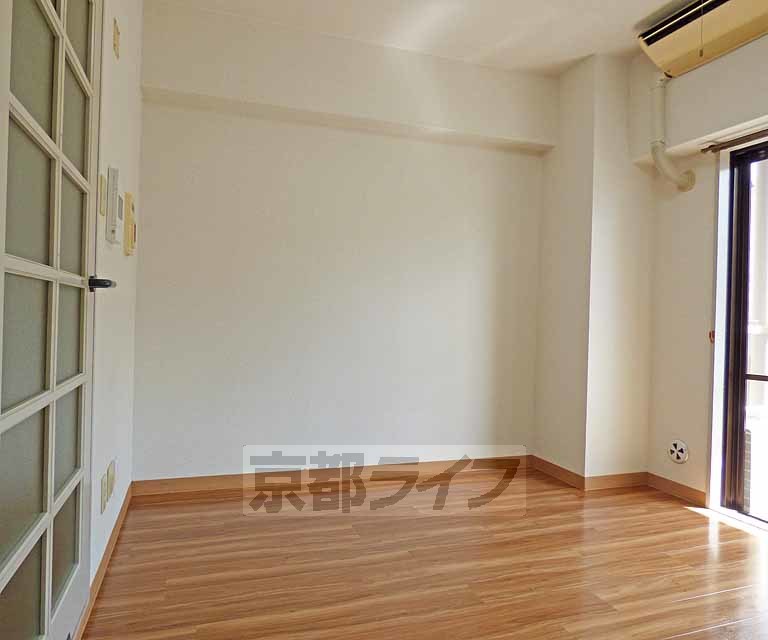 居室・リビング　広々とした室内です。