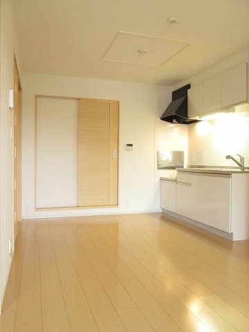 キッチン　コンパクトなキッチンで掃除もラクラク