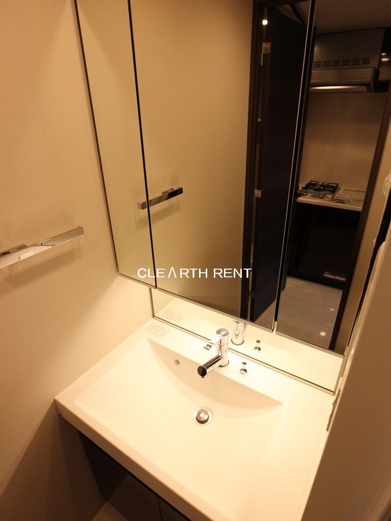 洗面設備　☆キャビネット付き三面鏡洗面化粧台