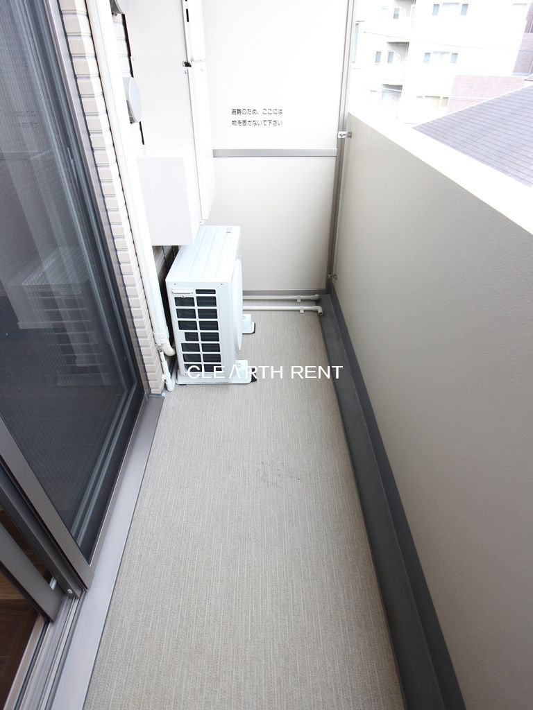 バルコニー　暖かな日差しのふりそそぐバルコニー