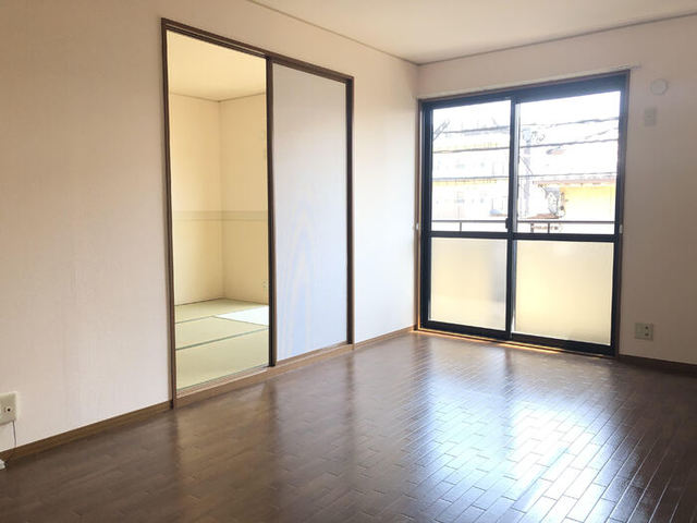 居室・リビング　反転