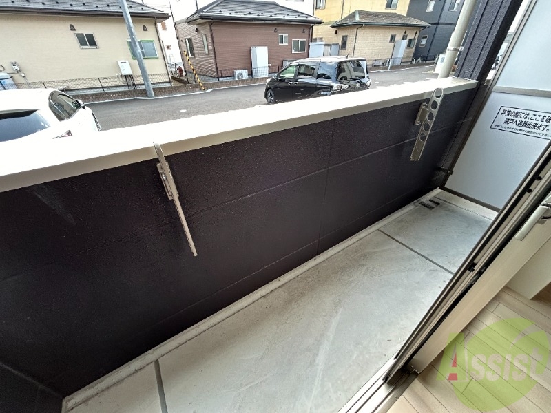 バルコニー　バルコニーは南向きです。暖かい日差しが望めそうですね。
