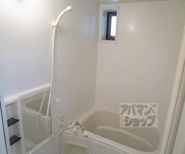 バス・シャワールーム　１０１号室の写真です。