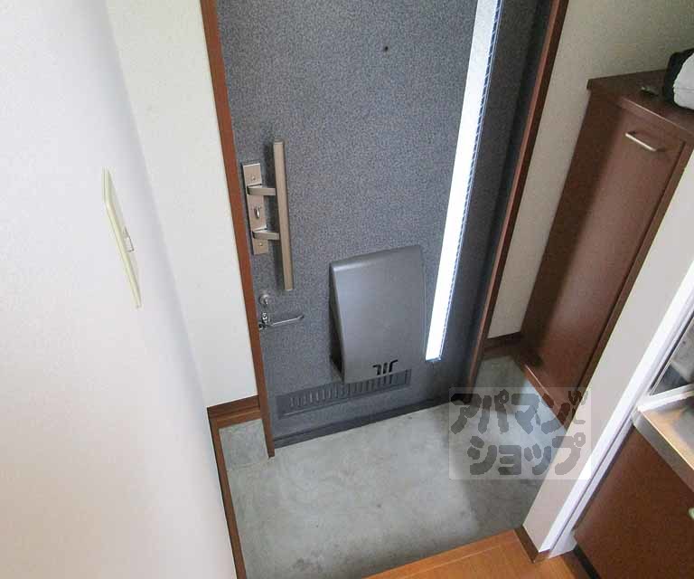 玄関　１０１号室の写真です。