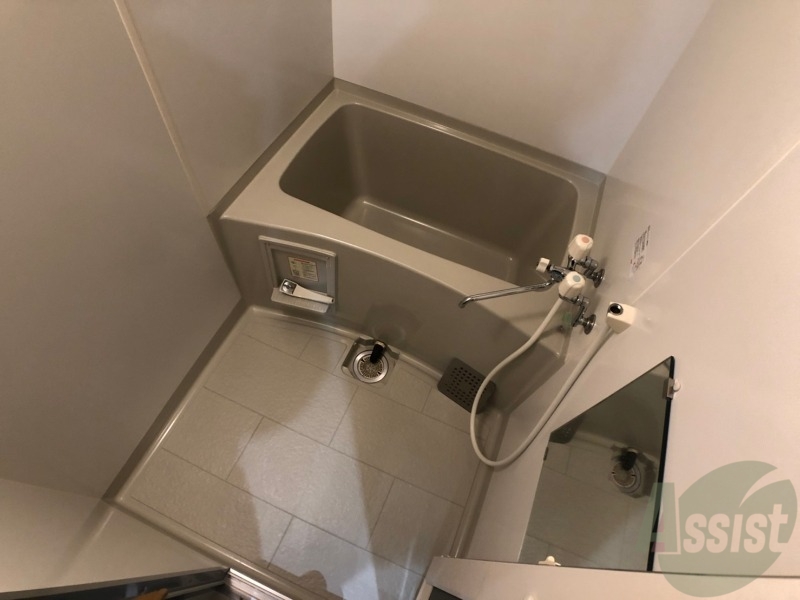 バス・シャワールーム　ユニットバスです。疲れを癒すのに欠かせませんね！