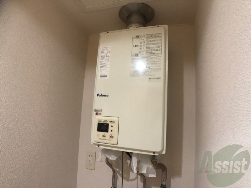 その他設備　給湯器は簡単操作で温度調整ができますよ。