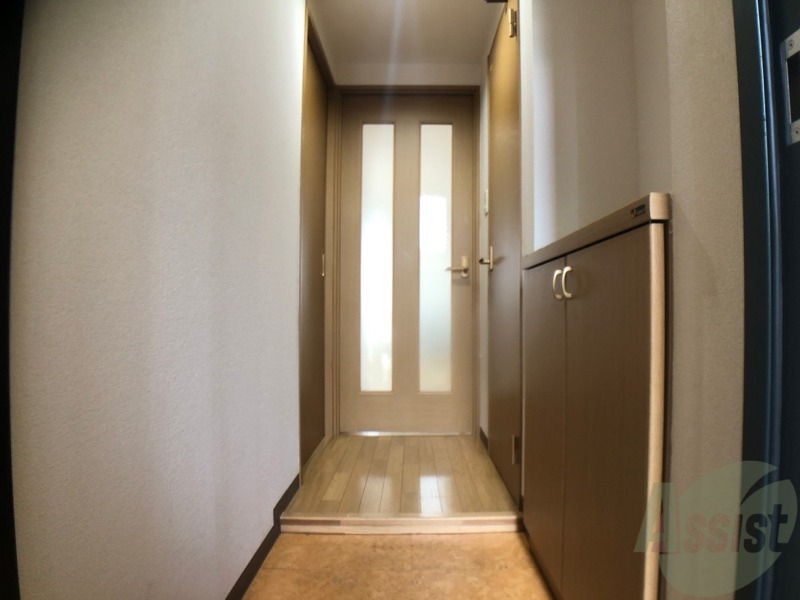 玄関　玄関の様子です。明るい印象ですね。気分もあがりそう。