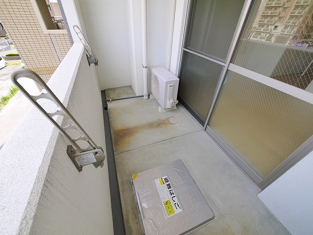 バルコニー　暖かな日差しのふりそそぐバルコニー