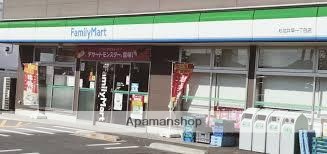 コンビニ　ファミリーマート杉並下井草一丁目店（コンビニ）まで556m