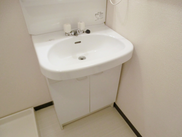 洗面設備　便利な独立洗面台です。