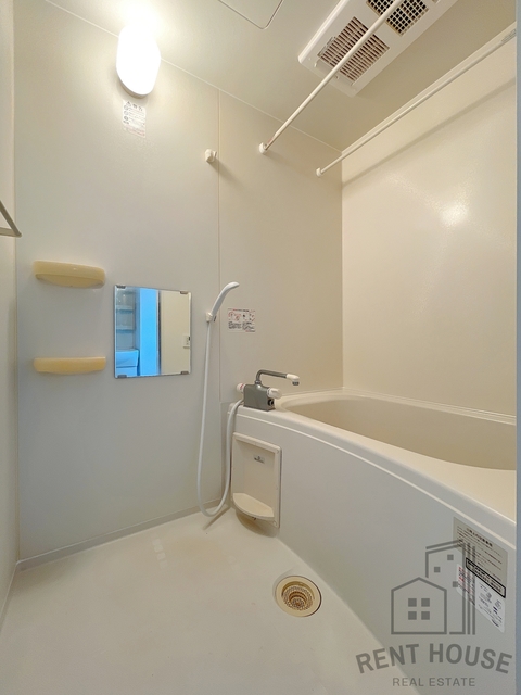 バス・シャワールーム　改装前の写真です♪♪