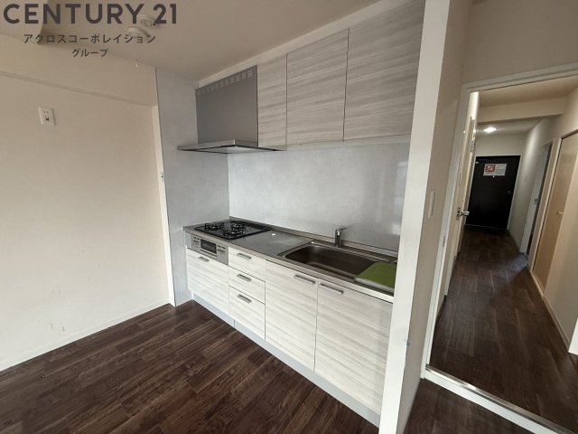 キッチン　3口ガスコンロ付で機能的なキッチンです！