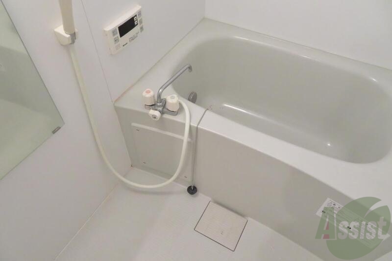 バス・シャワールーム　この広い浴室で一日の疲れを存分に癒してあげてくださいねー。