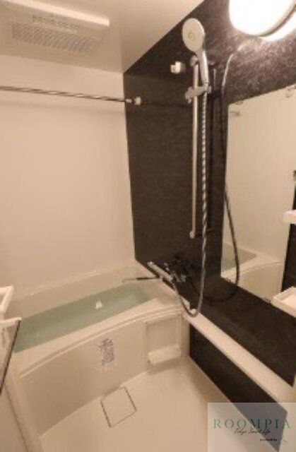 バス・シャワールーム　※同タイプの別のお部屋です。