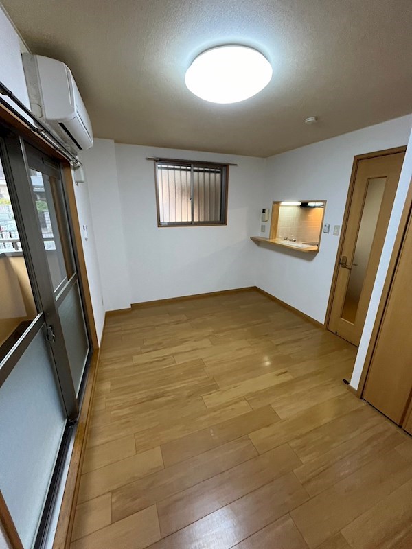 居室・リビング　こちらのリビングで趣味の時間をお楽しみください