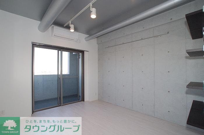 居室・リビング　反転