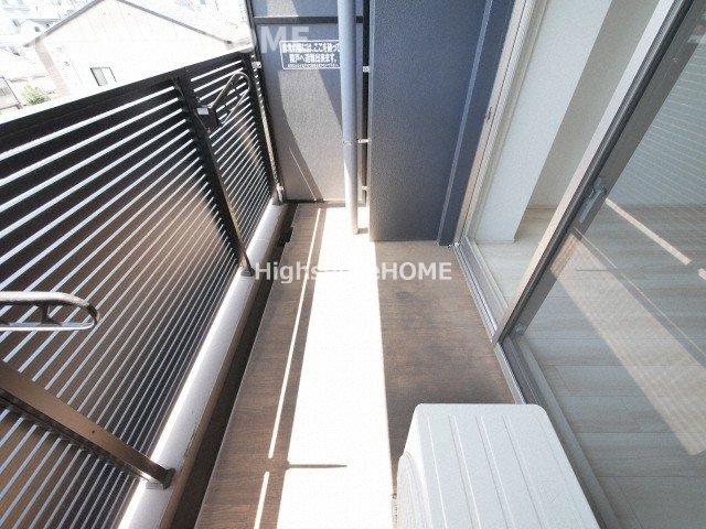 バルコニー　開放的で明るい空間を演出してくれるバルコニーです