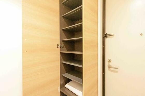 玄関　シューズボックス