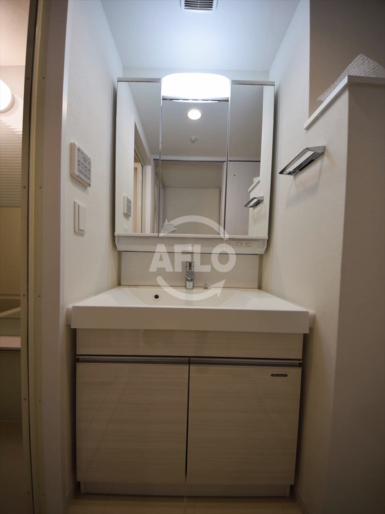 洗面設備　ファーストフィオーレ本町イーストII　独立洗面台