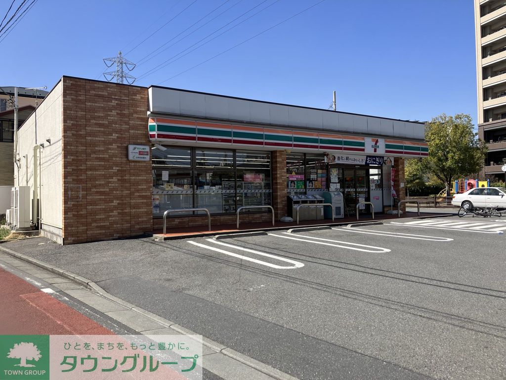 コンビニ　セブンイレブン足立梅田5丁目店（コンビニ）まで560m