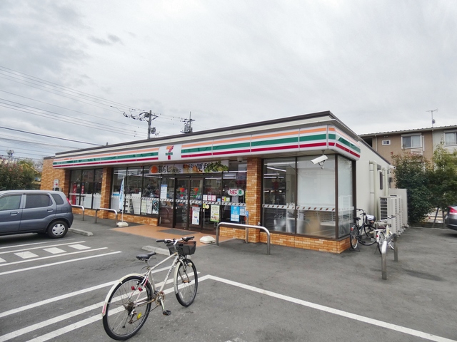 コンビニ　セブンイレブン東福生駅南店（コンビニ）まで613m