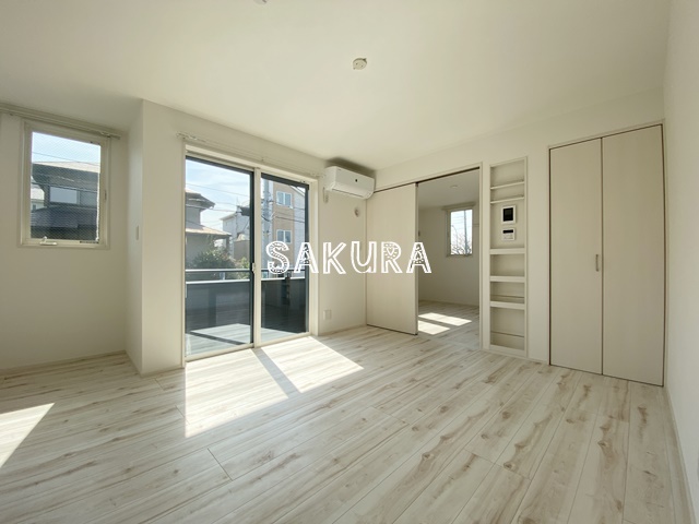 居室・リビング　こちらのリビングで趣味の時間をお楽しみください♪