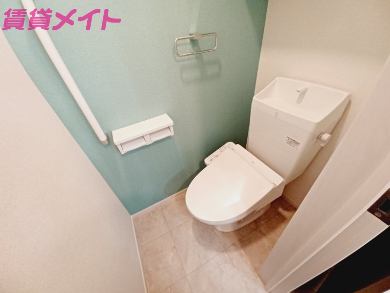 トイレ　同型参考写真