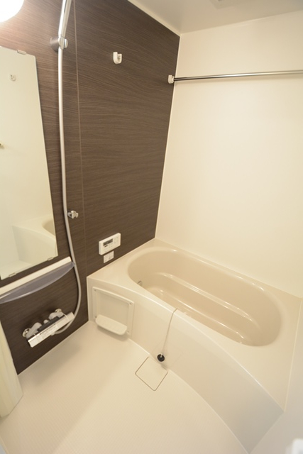 バス・シャワールーム　追い焚き機能・浴室乾燥機付きで便利！