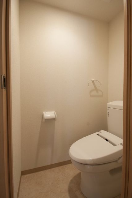 トイレ　★買い物便利な立地！閑静な住宅地！設備・収納充実★