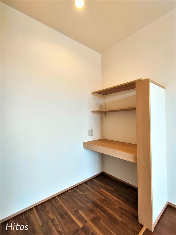 その他設備　2F南側洋室書斎スペース