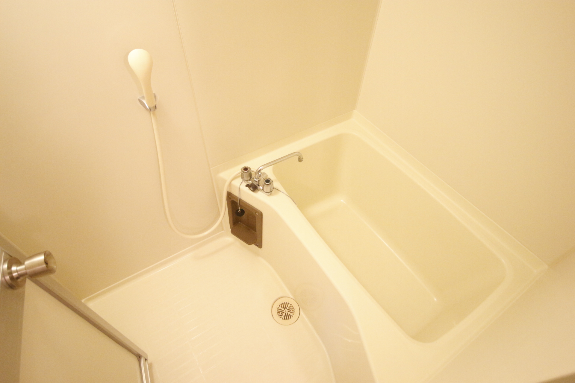 バス・シャワールーム　別の部屋の写真です