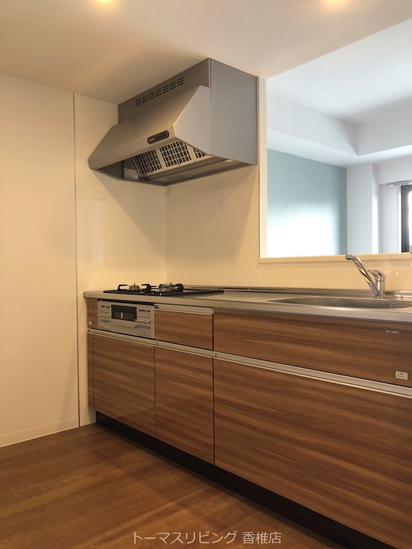 キッチン　1，2号はホワイト、3，4号は写真のカラーとなります。