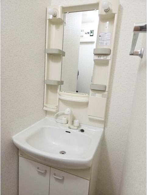 洗面設備　身支度に便利な洗面台です♪