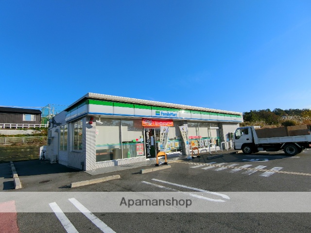 コンビニ　ファミリーマート（コンビニ）まで995m