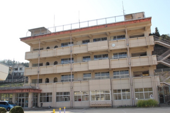 小学校　広島市立河内小学校（小学校）まで504m