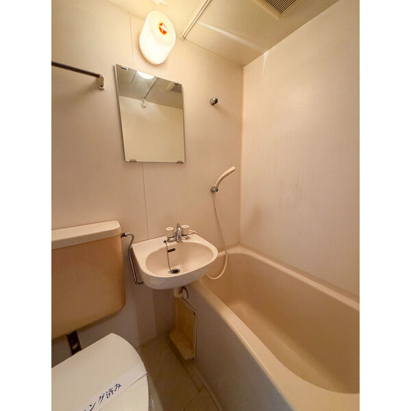 バス・シャワールーム　ゴミ捨て場