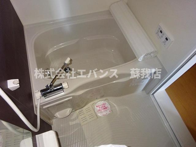 バス・シャワールーム　コンパクトで使いやすいお風呂です