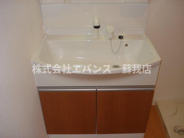 洗面設備　朝の支度にも助かる、独立の洗髪洗面化粧台