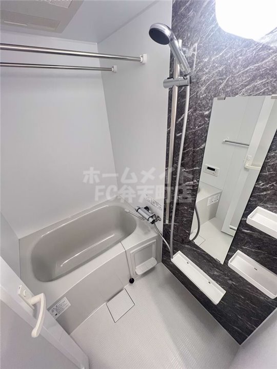 バス・シャワールーム　コンパクトで使いやすいお風呂です