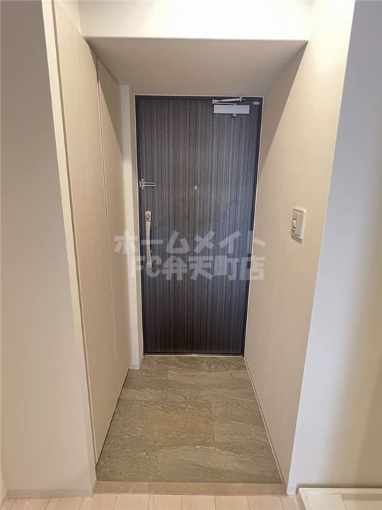 玄関　収納もある玄関です