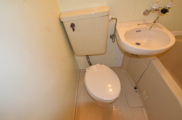 トイレ　浴室内にトイレがあります☆