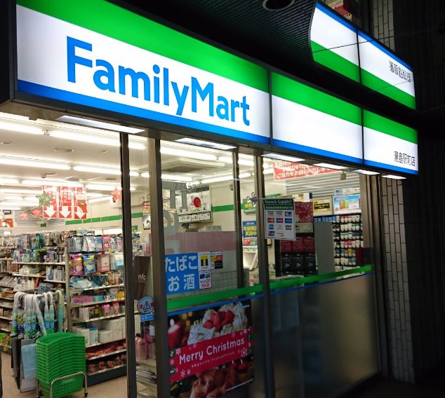 コンビニ　ファミリーマート・湯島駅前店（コンビニ）まで151m